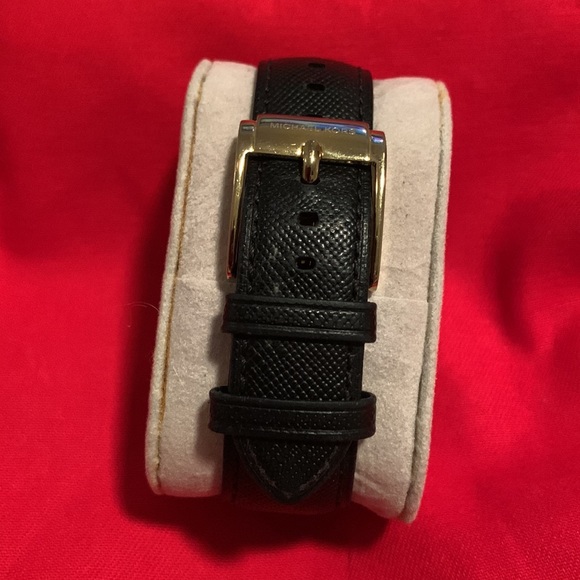 Micheal Kors Watch - Picture 7 of 7